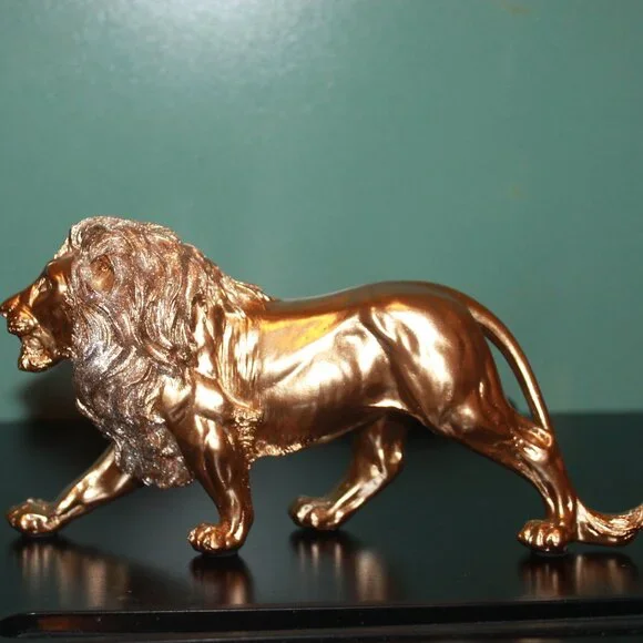 Brand New Gold Resin Lion Statue Ornament Home Decor with Glittery Head - Picture 1 of 11